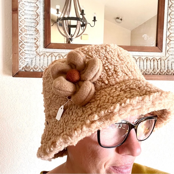 New! Set of Two Puffed Felted Cottagecore Hippie Flower Hair Barrette Clips - Picture 6 of 6